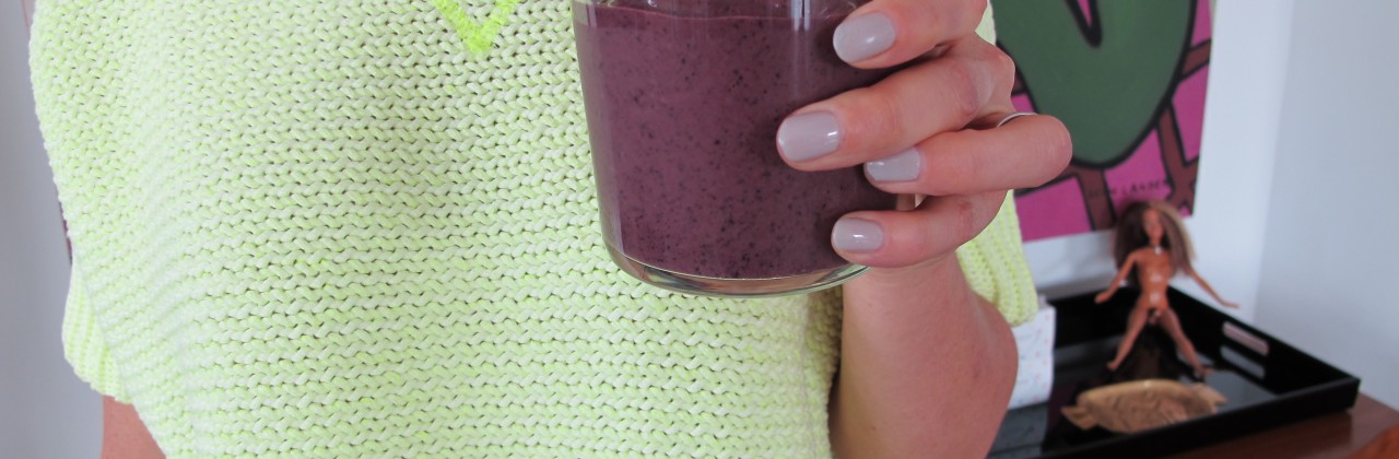 Blueberry Almond Smoothie (with spinach!)