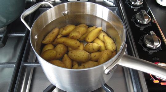 New potatoes with creme fraiche-01