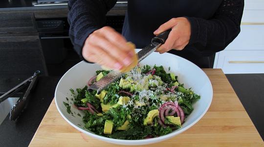 Chopped kale salad with pickled onions-12