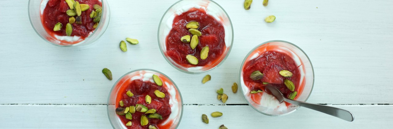 Strawberry-Rhubarb Yogurt Cups